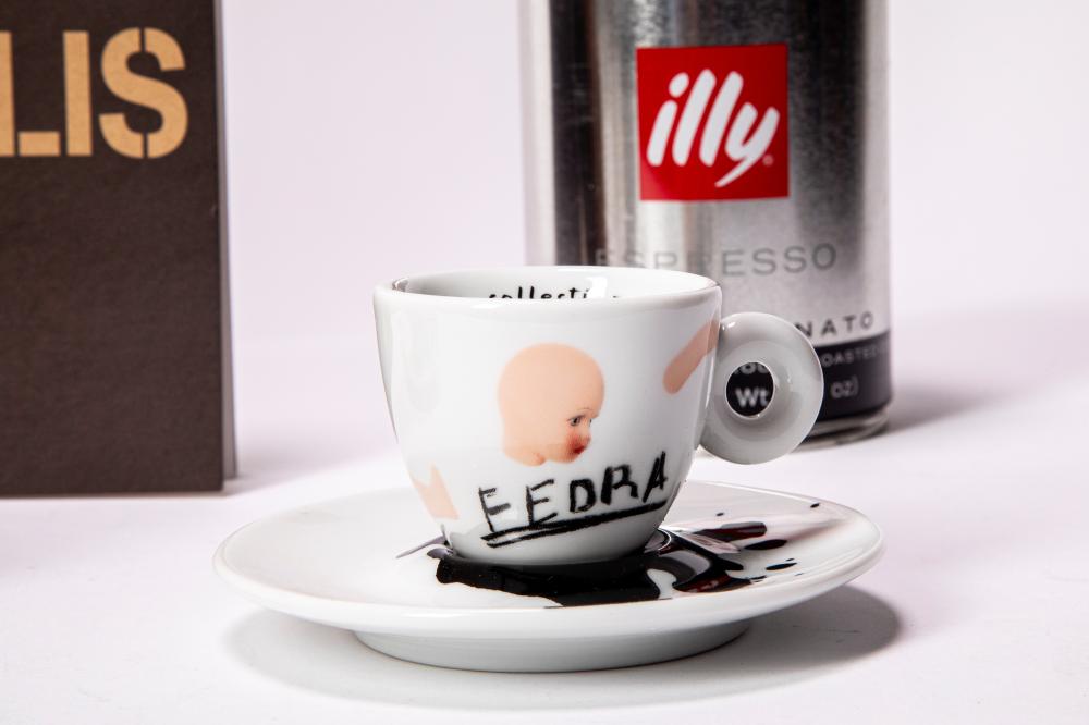 Jannis Kounellis – Soubor čtyř espresso šálků Illycaffè „Illy Collection“, číslováno a signováno (2005) - Obrázek 5